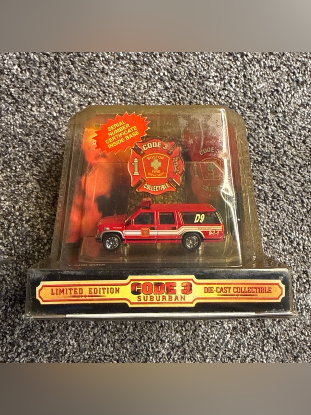 Code3 - 1/64 Boston Fire Department GMC  Suburban D9 Division Commander Model
